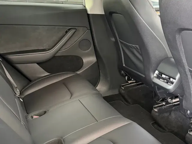 Tesla Model Y — Фото автомобиля 7