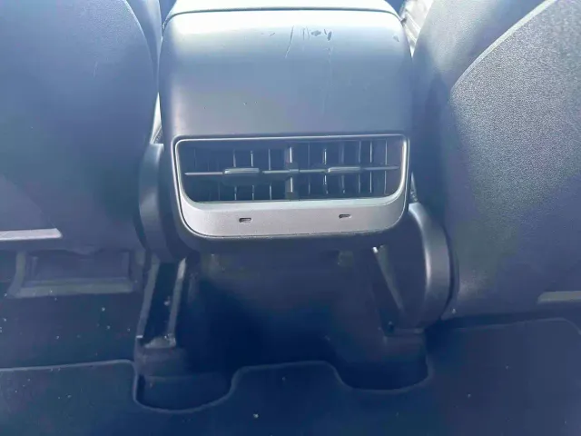 Tesla Model Y — Фото автомобиля 16