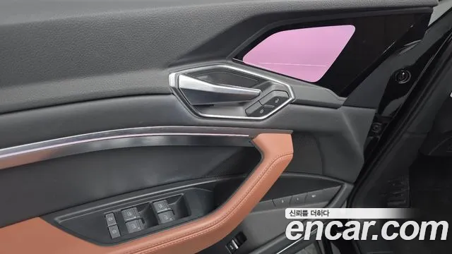 Audi e-tron — Фото автомобиля 14