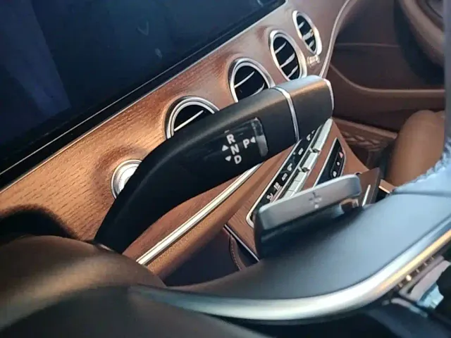 Mercedes-Benz E-Class — Фото автомобиля 13