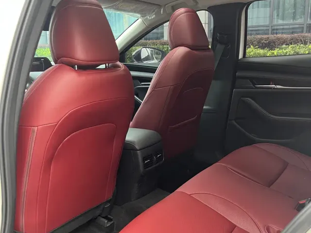 Mazda Axela — Фото автомобиля 5