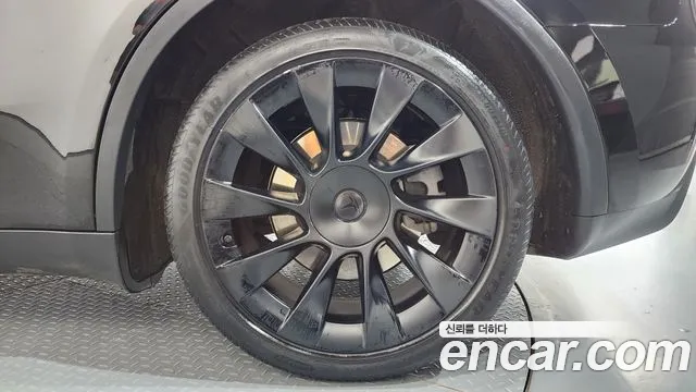 Tesla Model Y — Фото автомобиля 6