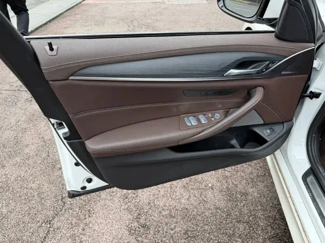 BMW 5 Series — Фото автомобиля 6