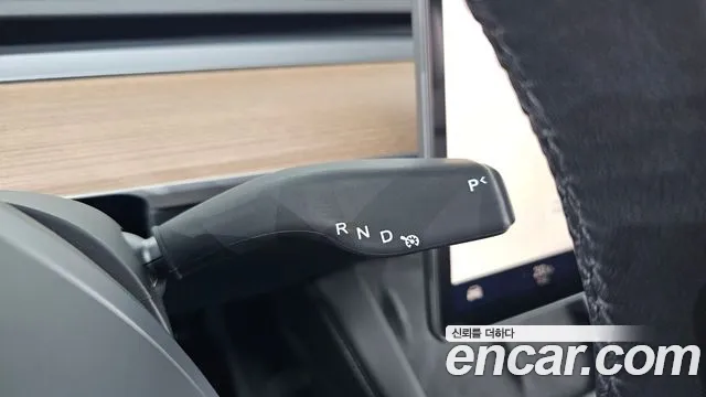 Tesla Model Y — Фото автомобиля 9