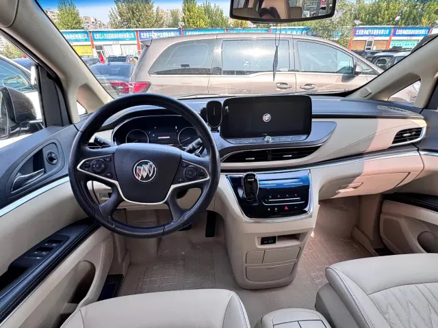 Buick GL8 — Фото автомобиля 5