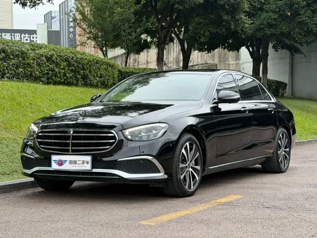 Фотография автомобиля — Mercedes-Benz E-Class