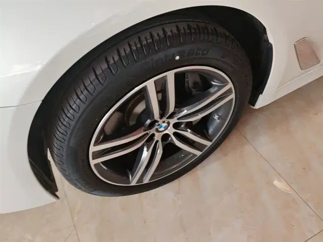 BMW 5 Series — Фото автомобиля 24