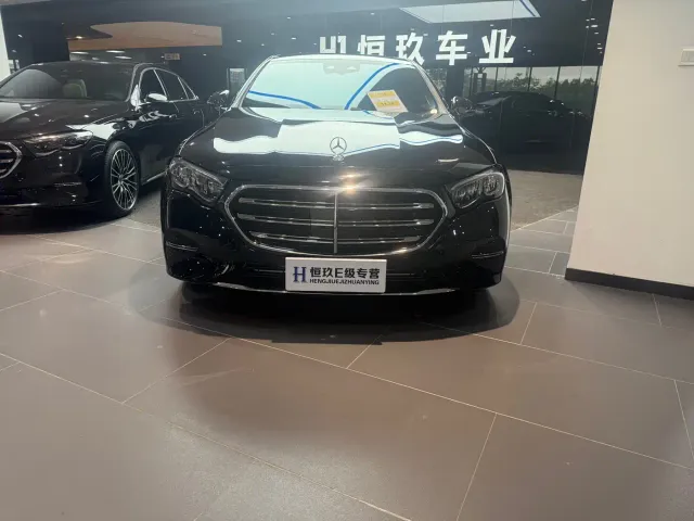 Mercedes-Benz E-Class — Фото автомобиля 2