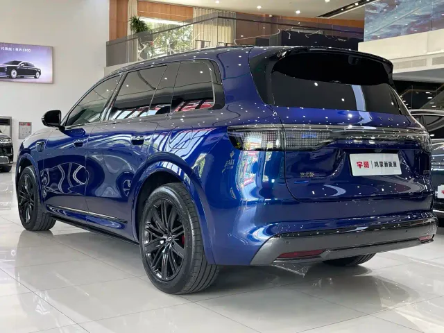 Aito M8 — Фото автомобиля 6