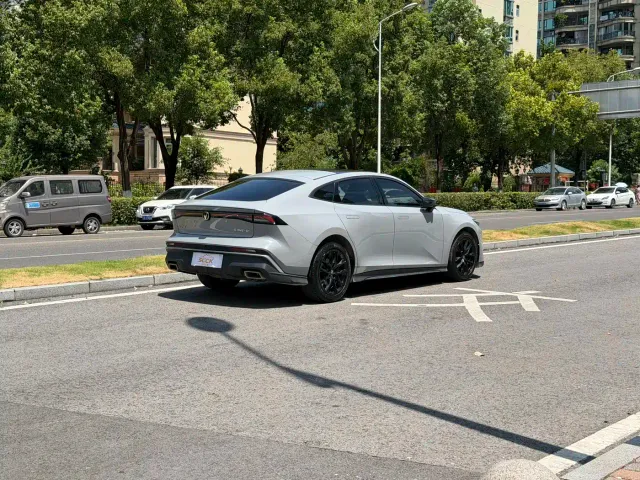 Changan Changan UNI-V 2024 1.5T Deluxe — Фото автомобиля 5