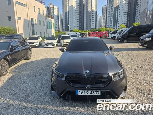BMW M5 G90 — Фото автомобиля 8