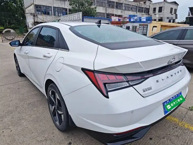 Hyundai Elantra — Фото автомобиля 4