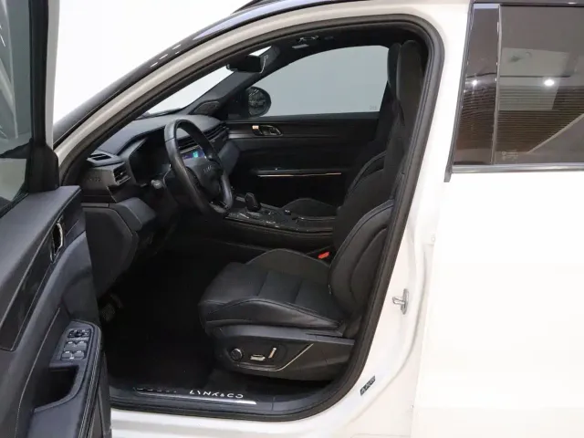 Lynk & Co 01 — Фото автомобиля 11