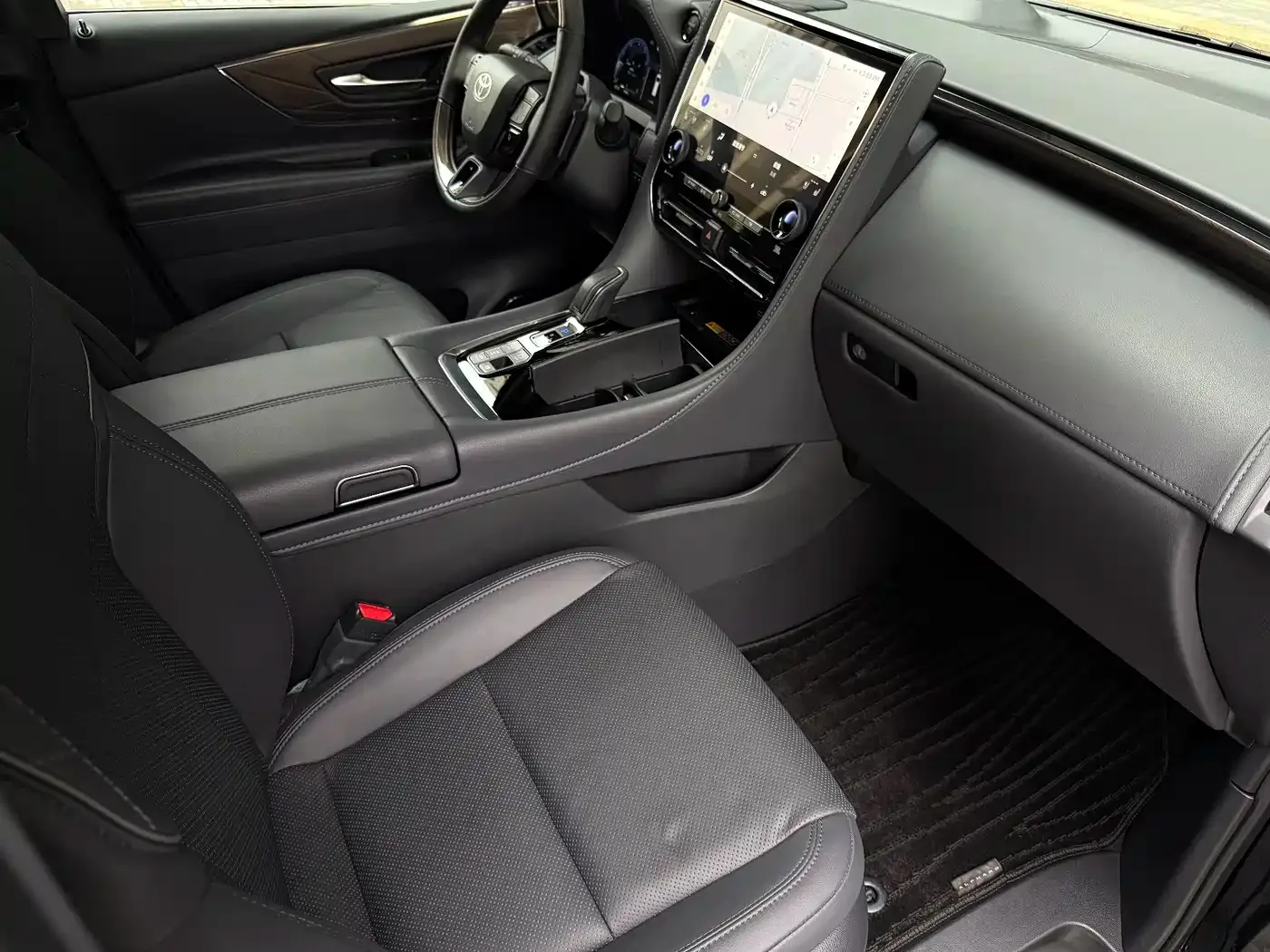 Toyota Alphard 2024 Hybrid 2.5L Ultimate Enjoyment Edition — Фото автомобиля 9