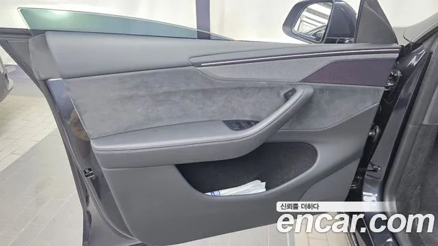 Tesla Model Y — Фото автомобиля 24