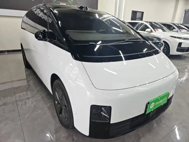Li Auto MEGA — Фото автомобиля 3