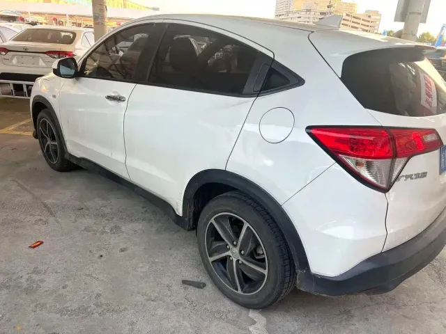Honda Vezel — Фото автомобиля 3