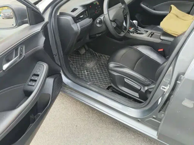 Roewe i5 — Фото автомобиля 15