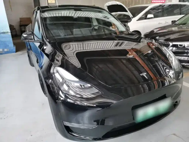 Tesla Model Y — Фото автомобиля 3