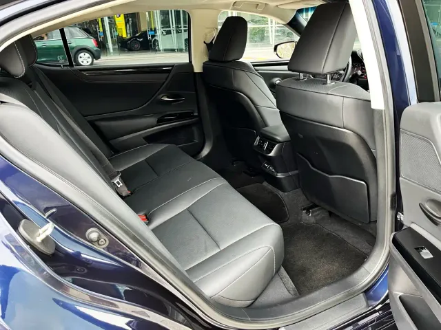 Lexus ES — Фото автомобиля 15