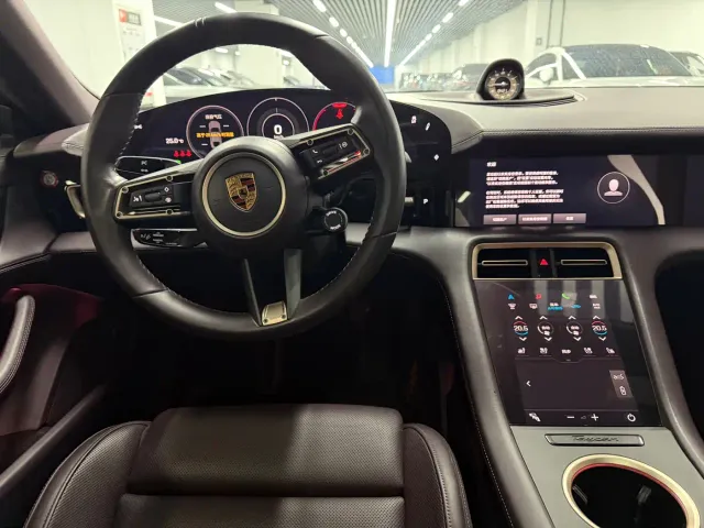 Porsche Taycan — Фото автомобиля 8