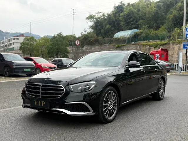 Фотография автомобиля — Mercedes-Benz E-Class