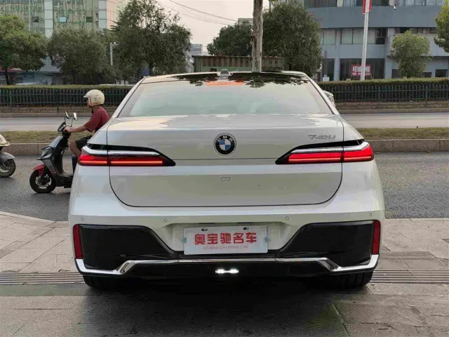 BMW 7 Series — Фото автомобиля 20