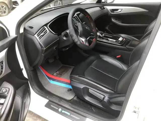 Roewe i6 MAX — Фото автомобиля 5