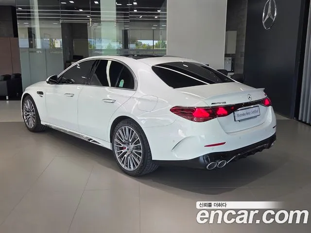 Mercedes-Benz E-Class — Фото автомобиля 2