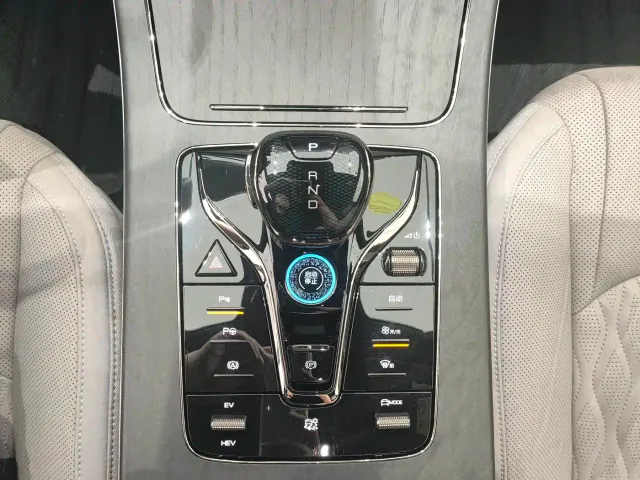 BYD Han — Фото автомобиля 13