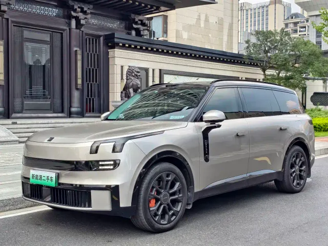 Фотография автомобиля — Lynk & Co 900