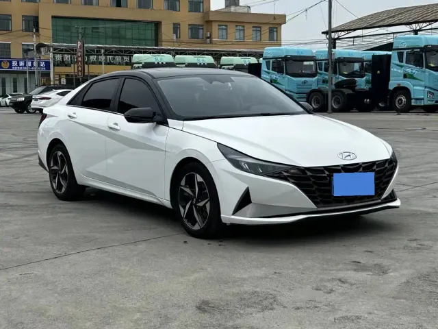 Hyundai Elantra — Фото автомобиля 3