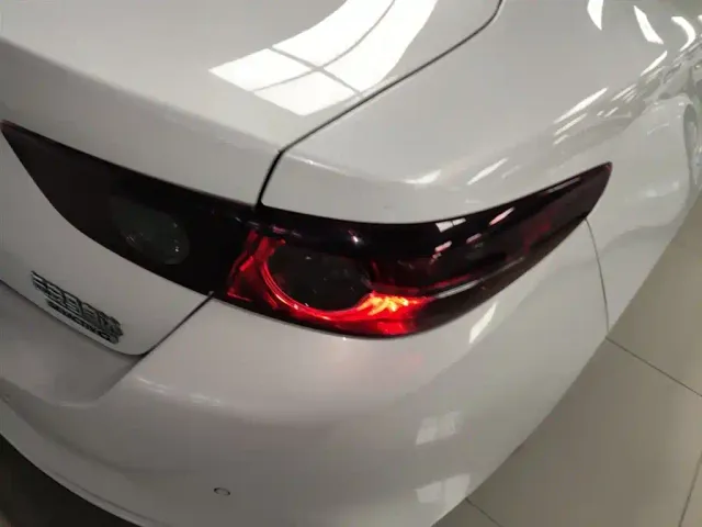 Mazda Axela — Фото автомобиля 7
