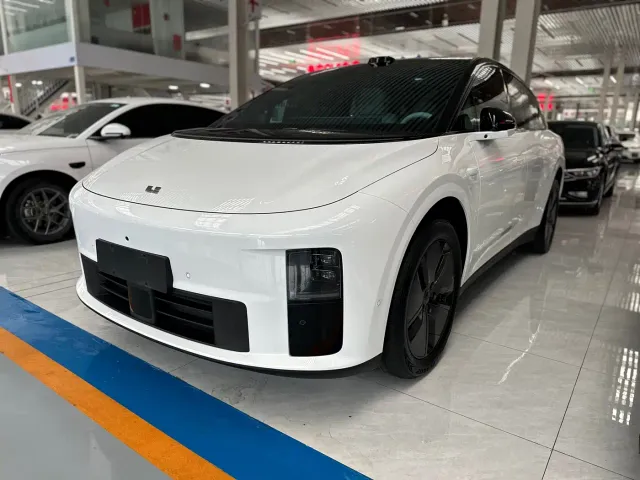 Фотография автомобиля — Li Auto i6