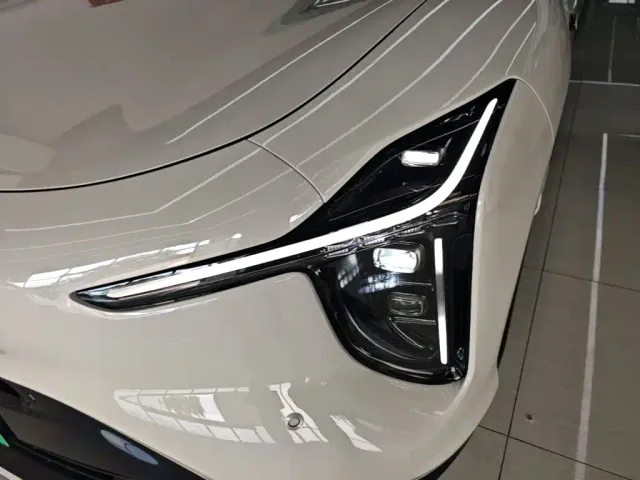 IM Motors LS6 — Фото автомобиля 17