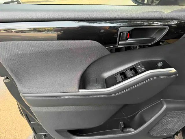 Toyota Highlander — Фото автомобиля 6