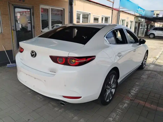 Mazda Axela — Фото автомобиля 6