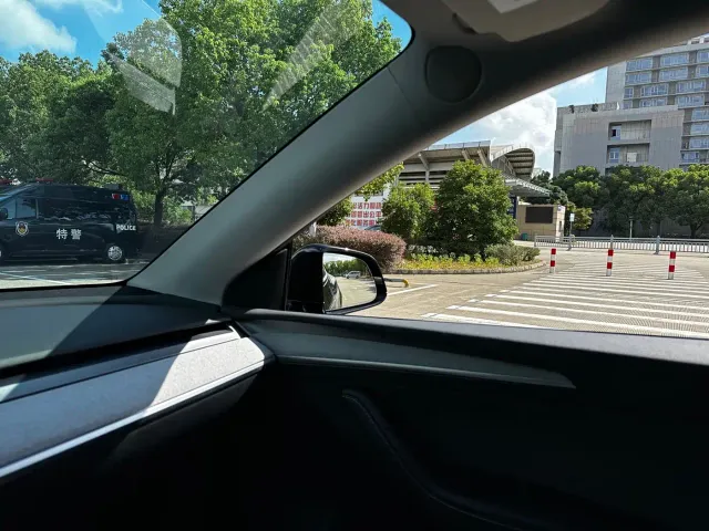 Tesla Model Y — Фото автомобиля 14