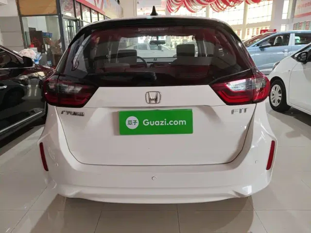 Honda Fit — Фото автомобиля 5