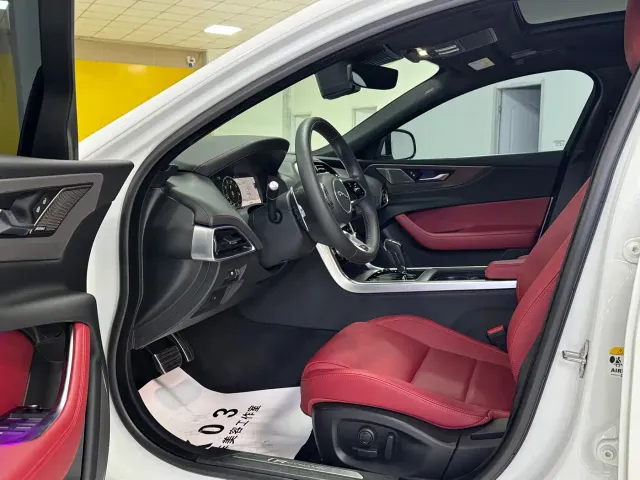 Jaguar XEL — Фото автомобиля 4