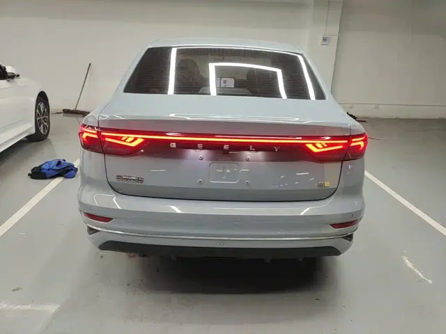 Geely Emgrand — Фото автомобиля 5