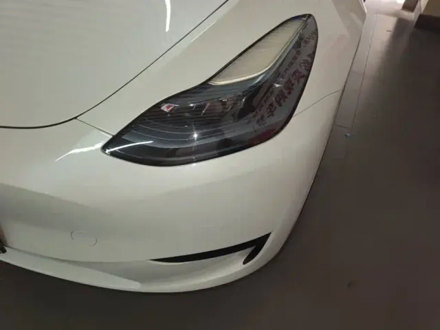 Tesla Model Y — Фото автомобиля 23