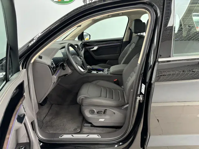 Volkswagen Touareg — Фото автомобиля 10
