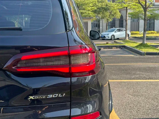 BMW X5 — Фото автомобиля 11