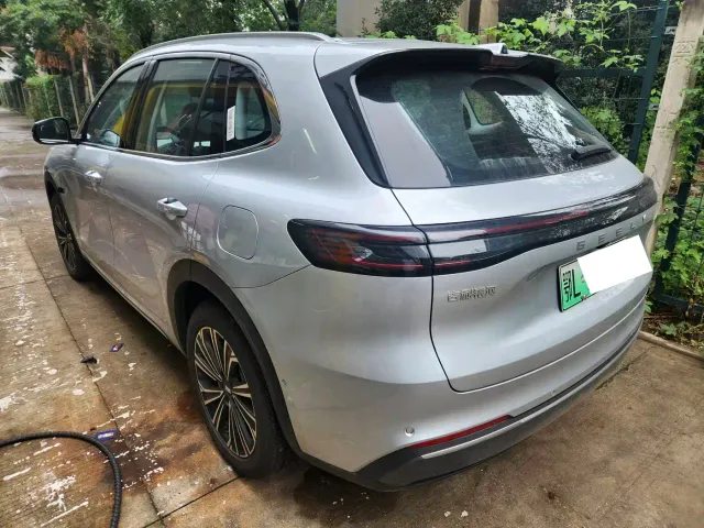 Geely Galaxy Starship 7 EM-i — Фото автомобиля 2