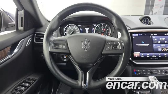 Maserati Ghibli — Фото автомобиля 14