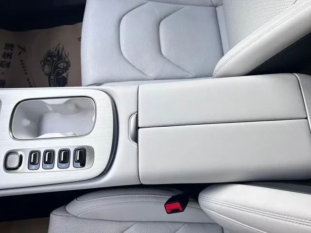 Xiaomi SU7 — Фото автомобиля 12