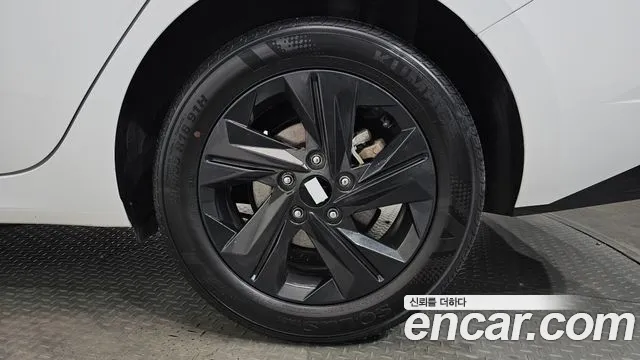 Hyundai Avante CN7 — Фото автомобиля 6