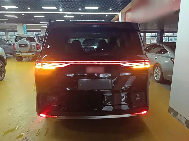 BYD Xia — Фото автомобиля 5