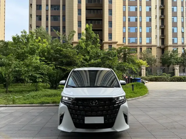 Toyota Alphard — Фото автомобиля 3